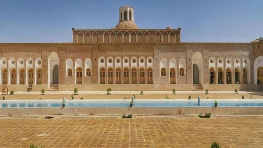 ایران برس: منزل الحاج علي في قاسم آباد بمدينة رفسنجان أكبر منزل من الطوب في العالم