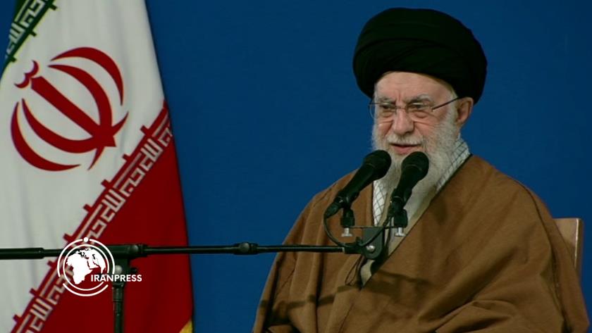 Iranpress: قائد الثورة: على أمريكا أن تعرف أن التهديدات لن تؤدي إلى أي نتيجة في مواجهة إيران