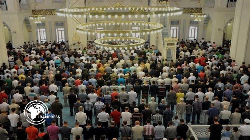 Iranpress: إقامة صلاة عيد الفطر في جميع أنحاء تركيا