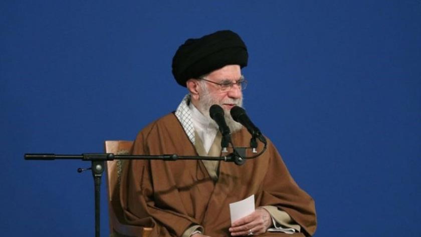 Iranpress: قائد الثورة: يجب أن لا تربط إيران شؤونها الوطنية بالمحادثات مع أميركا