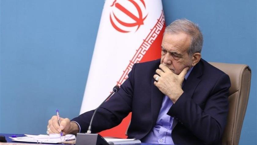 Iranpress: رئيس الجمهورية يصدر تعليمات للتحقيق في حادثة ميناء الشهيد رجائي
