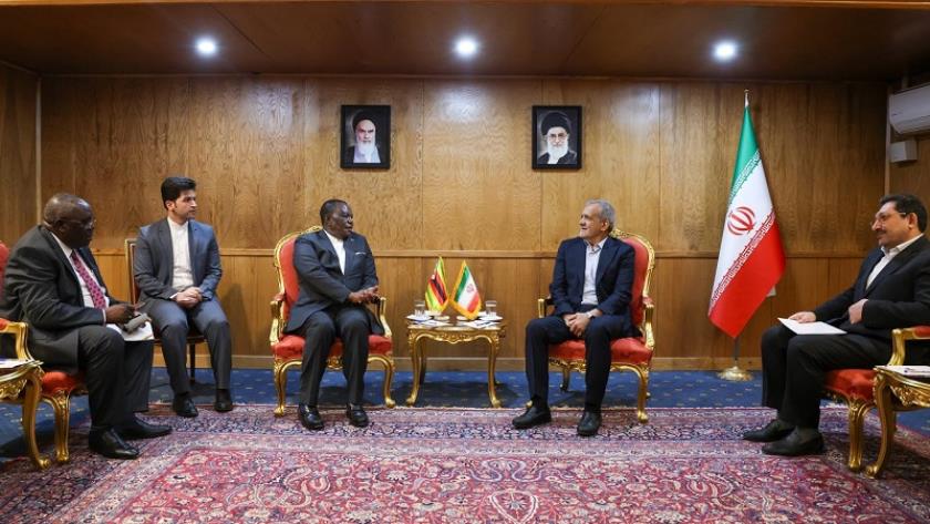 Iranpress: الرئيس پزشکیان: علاقات إيران وزيمبابوي أرضية مناسبة لتوسيع التعاون الدولي