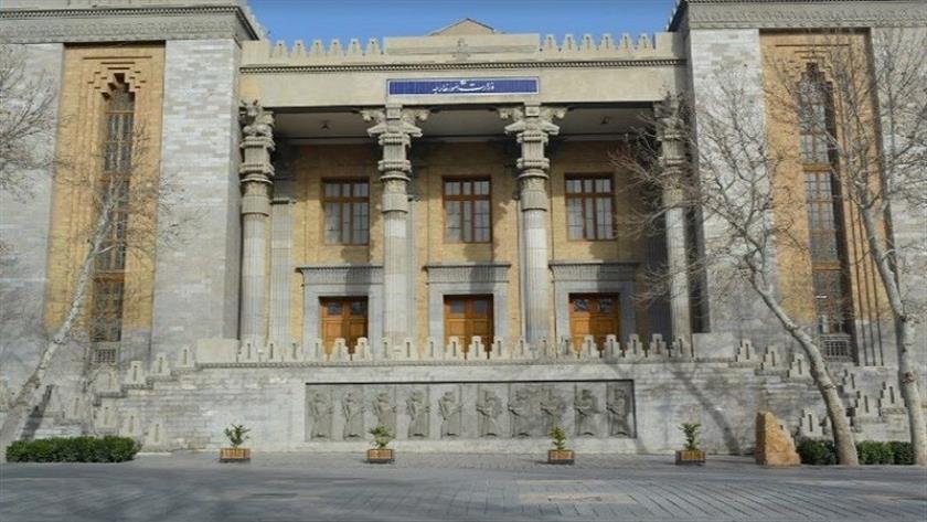 Iranpress: طهران تدين بشدة هجمات الكيان الصهيوني على موانئ اليمن
