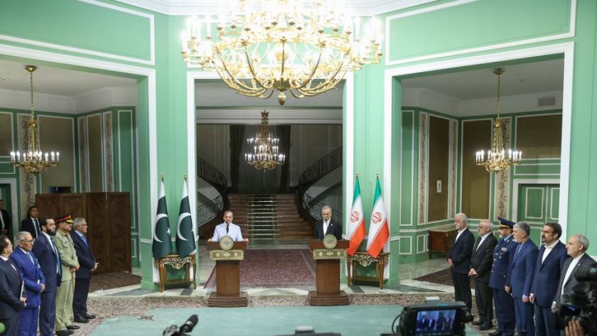 Iranpress: خطوات جديدة لتعزيز التعاون الثنائي بين إيران وباكستان + فيديو