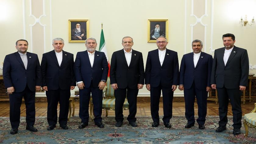 Iranpress: الرئيس الإيراني: توسيع التعاون مع الدول يعزز من قدرة إيران على مواجهة التحديات