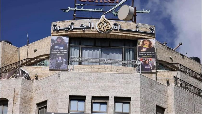 Iranpress: الاحتلال يقتحم مكتب الجزيرة في رام الله ويجدد إغلاقه 60 يومًا
