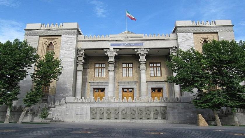 Iranpress: وزارة الخارجية الإيرانية تردّ على التصريحات الغبية للرئيس الأمريكي