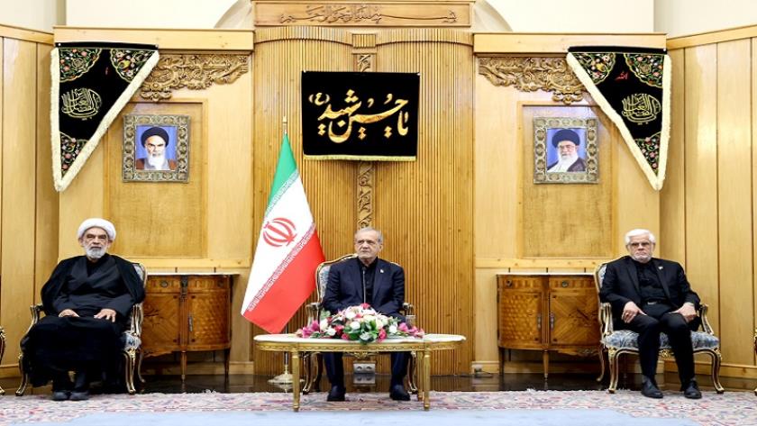Iranpress: الرئيس بزشکیان: الإيکو فرصة للتعاون في إطار المصالح الإقليمية