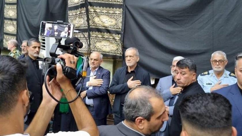 ایران برس: حضور الرئيس الإيراني في مراسم تكريم شهداء اقتدار الجيش + فيديو