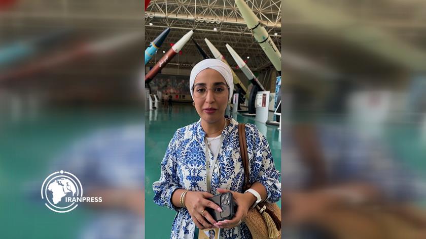 ایران برس: زيارة الفتاة الجزائرية رجاء بنت عياد للحديقة الوطنية للجو و الفضاء في طهران