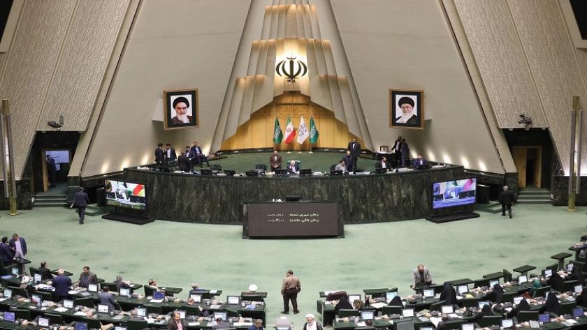 Iranpress: البرلمان الإيراني يدرس مشروع الانسحاب من معاهدة NPT 