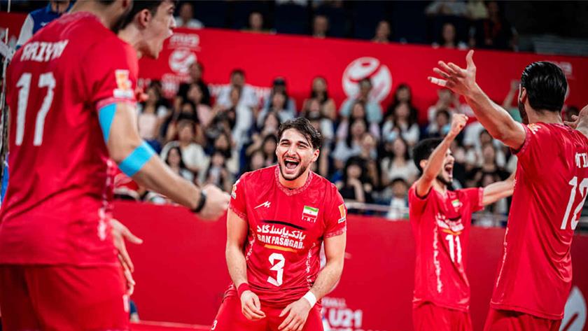 Iranpress: منتخب إيران للكرة الطائرة للشباب يتوج بطلاً للعالم + فيديو