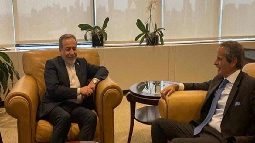 Iranpress: عراقجي وغروسي يناقشان العلاقات بين إيران والوكالة الدولة للطاقة الذرية