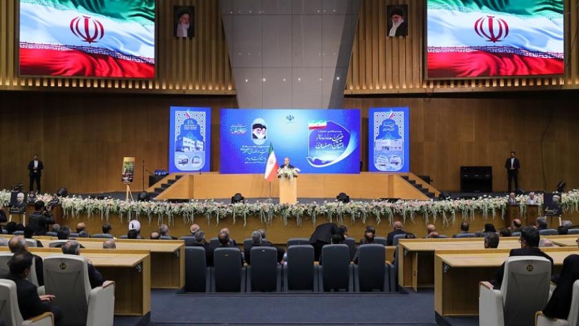 Iranpress: بزشكيان: أبناء هذا الوطن هم من صنعوا الصواريخ والطاقة النووية