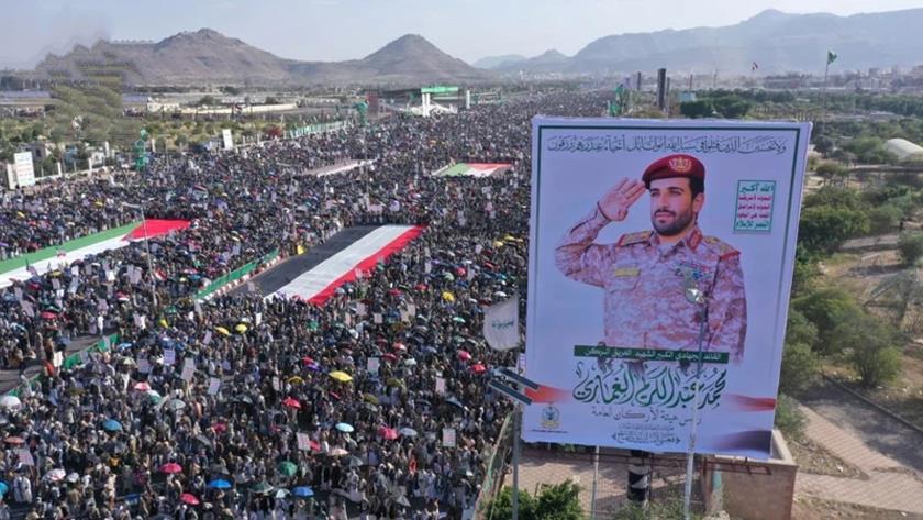 Iranpress: مسيرة مليونية في صنعاء تجدد العهد للشهداء وتؤكد الجهوزية لنصرة فلسطين