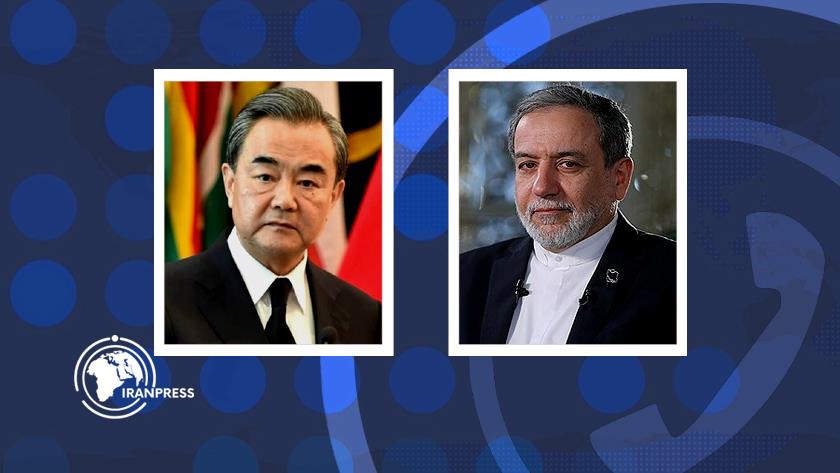 Iranpress: عراقجي في اتصال مع وانغ: على المجتمع الدولي منع تفاقم الأزمة في المنطقة