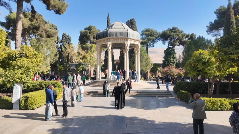 ایران برس: ضیوف مهرجان فجر السينمائي في رحاب حافظية بمدينة شيراز