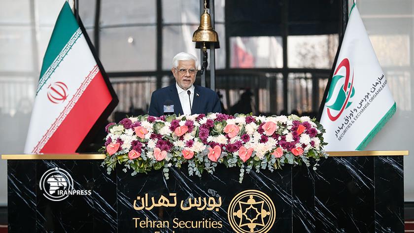 Iranpress: بالصور .. قرع جرس بدء التداولات