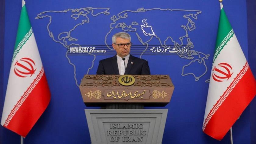 Iranpress: الخارجية الإيرانية تدين الهجوم الإرهابي على مسجد الإمام علي في حمص