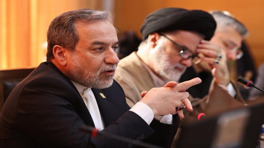 Iranpress: عراقجي: لغة القوة الأمریكية هي قانون الغاب