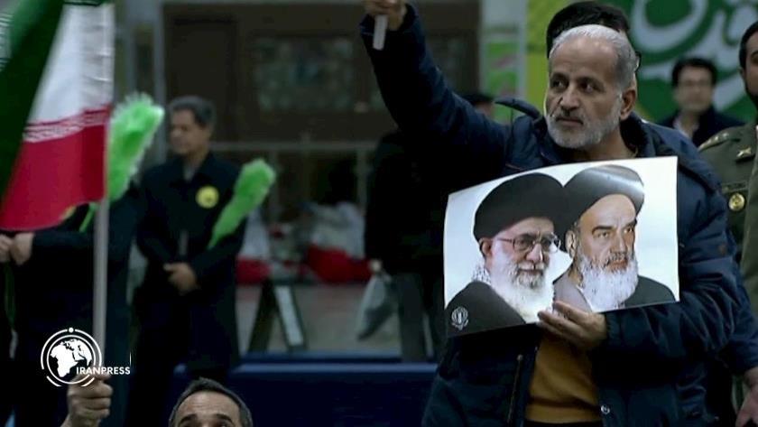 Iranpress: مراسم الذكرى الـ47 لـ«يوم الله 12 بهمن» في مرقد الإمام الخميني + فيديو