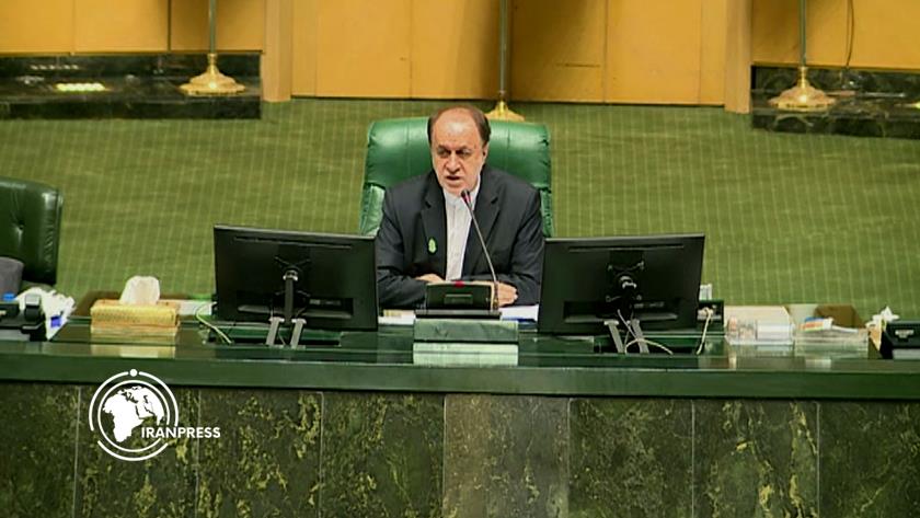 Iranpress: نائب رئيس البرلمان: الأعداء لا يتحملون قوة إيران