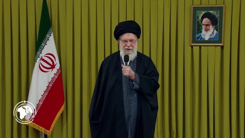 Iranpress: سماحة القائد: مشاركة الشعب في مسيرات ذكرى الثورة زادت من اقتدار البلاد