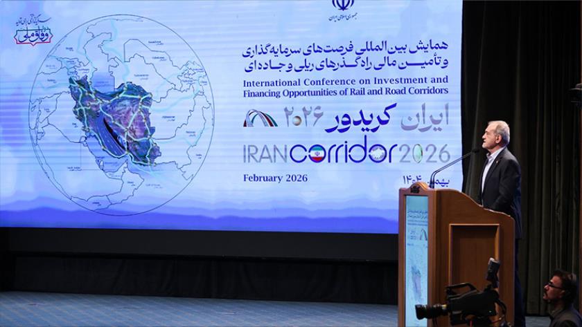 Iranpress: الرئيس: ممرات النقل العابر هي طرق السلام والتنمية وضمان الأمن الإقليمي