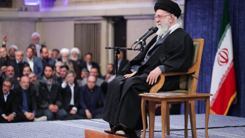 Iranpress: سماحة قائد الثورة: السفن الحربية الأمريكية ليست بمنأى عن الردّ الإيراني 