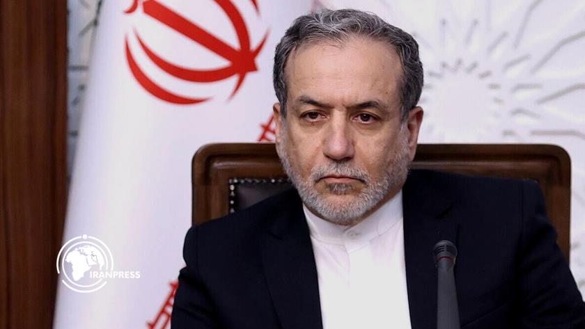Iranpress: عراقجي: مستعدون للحرب والسلام 