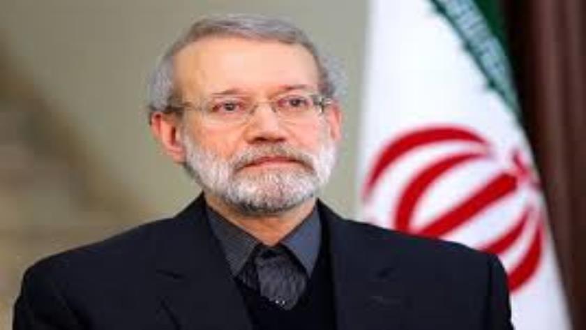 Iranpress: لاريجاني يهدد بقطع الكهرباء عن المنطقة إذا أقدمت واشنطن على قطعها في إيران