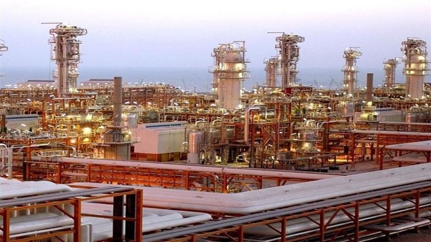 Iranpress: السيطرة على الحريق الناجم عن العدوان الصهيوأمريكي في حقل بارس الجنوبي 