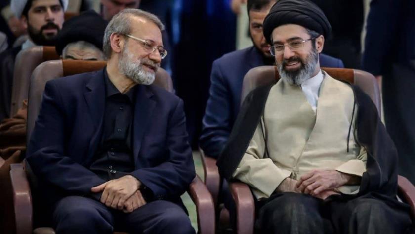 Iranpress: قائد الثورة يعزي باستشهاد لاريجاني