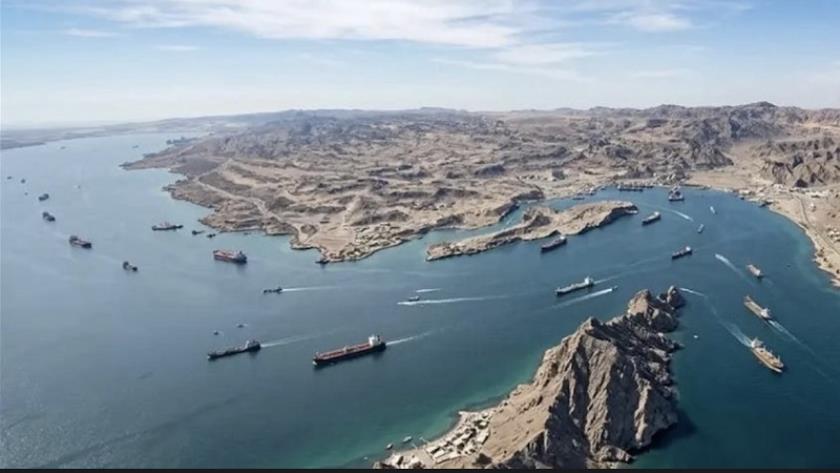 Iranpress: نائب برلماني: نحن مسيطرون بالكامل على مضيق هرمز