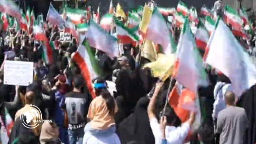 Iranpress: تجمع ‘‘ فتيات يضحين بحياتهن من أجل إيران’’ في طهران + فيديو