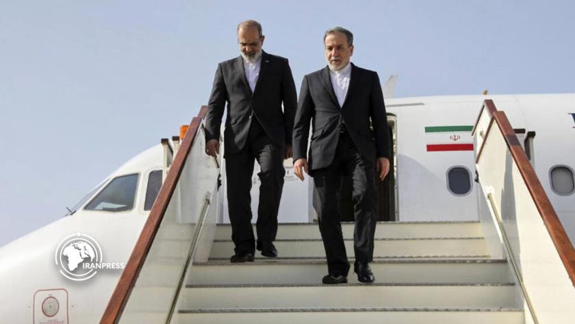 Iranpress: عراقجي يصل إلى مسقط + فيديو