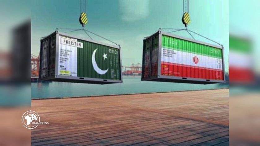 Iranpress: باكستان تعيد فتح طريق النقل العابر إلى إيران