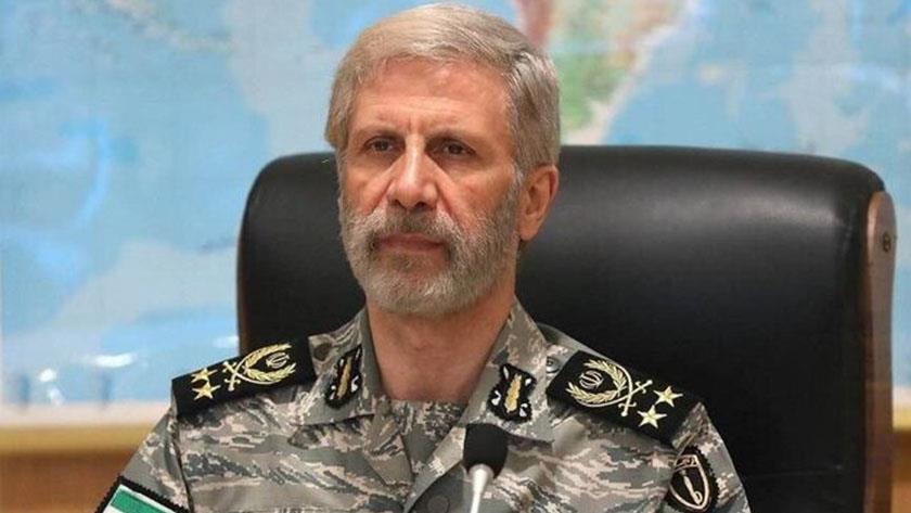 Iranpress: القائد العام للجيش: نطمئن الشعب أننا صامدون حتى آخر قطرة من دماءنا