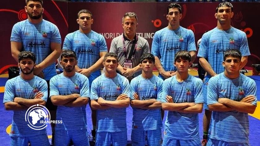 Iranpress: المنتخب الإيراني للمصارعة الرومانية للناشئين يفوز باللقب في بطولة آسيا