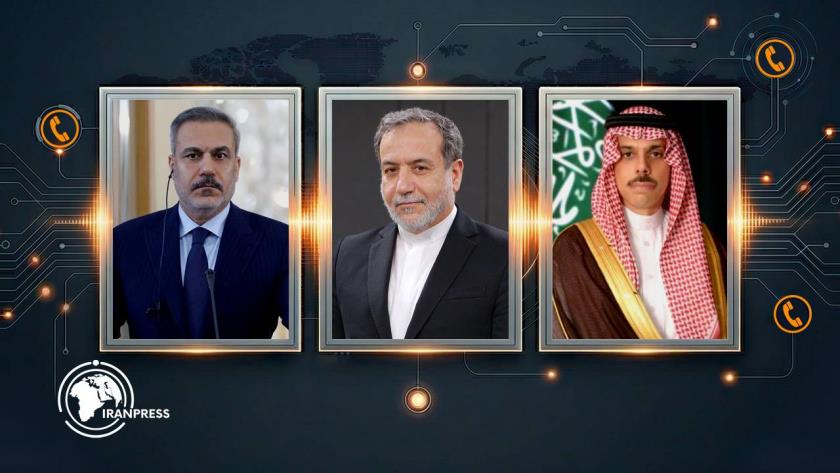 Iranpress: عراقجي يجري اتصالًا هاتفيًا مع نظيريه التركي والسعودي