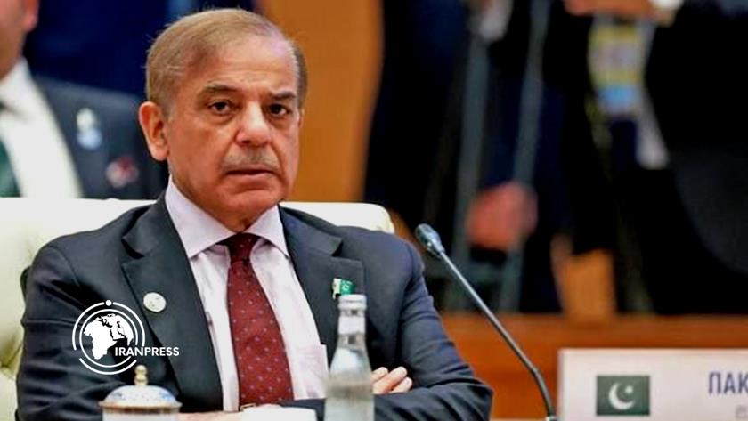Iranpress: رئيس الوزراء الباكستاني يزور طهران للمشاركة في تشييع سماحة القائد الشهيد