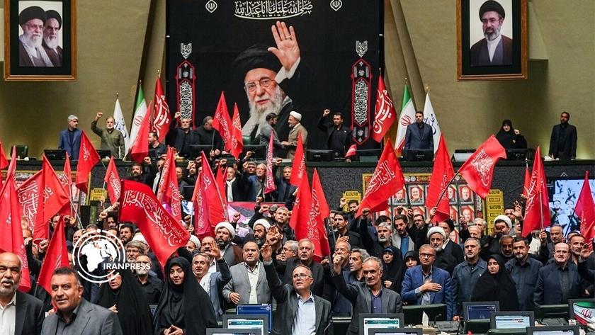 Iranpress: نواب إيرانيون يطالبون بمتابعة القصاص للقائد الشهيد وإنهاء اتفاقية إسلام آباد
