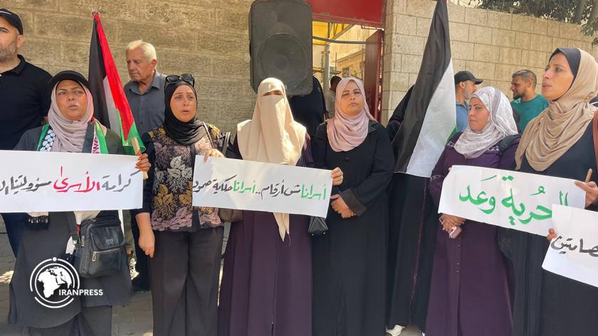 Iranpress: وقفة تضامنية في غزة دعمًا للصحفيين الأسرى في سجون الاحتلال