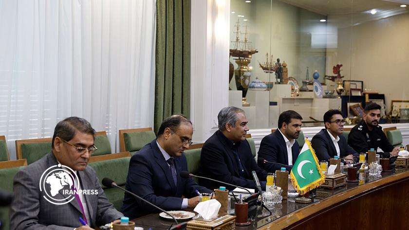 Iranpress: وزير النفط الإيراني يستقبل وزير الداخلية الباكستاني