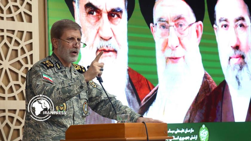 Iranpress: القائد العام للجيش مخاطبًا ترامب: مضيق هرمز مِلك للإيرانيين فاخسأْ