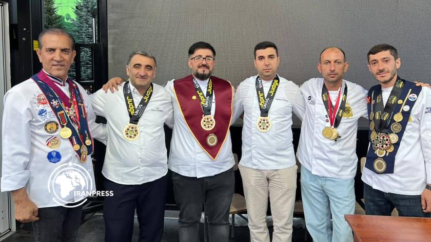 Iranpress: كبار الطهاة الإيرانيين يحرزون 7 ميداليات منوعة في مهرجان نافاسارد بأرمينيا