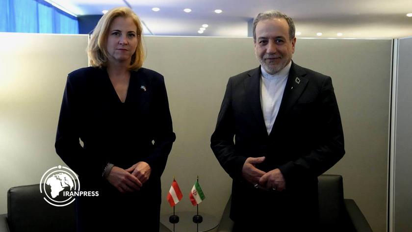 Iranpress: لقاءات مكثفة لوزير الخارجية الإيراني مع نظرائه من جمهورية آذربيجان والنمسا وهولندا