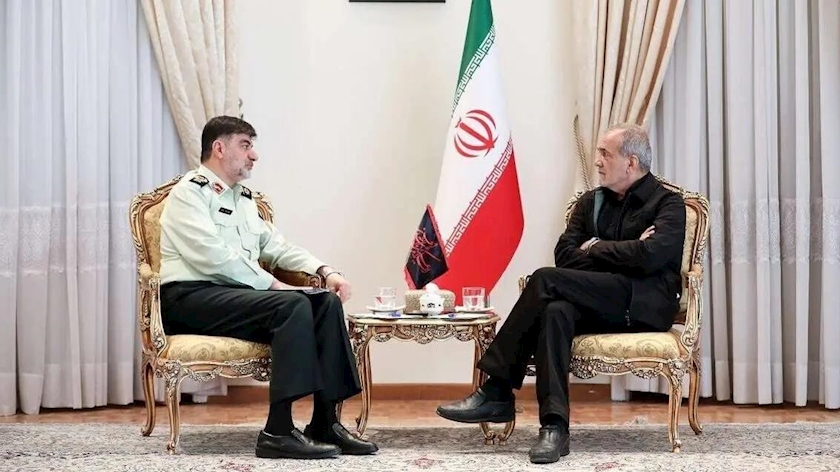 Iranpress: پزشکیان در دیدار با سردار رادان بر حفظ حقوق اجتماعی مردم تاکید کرد