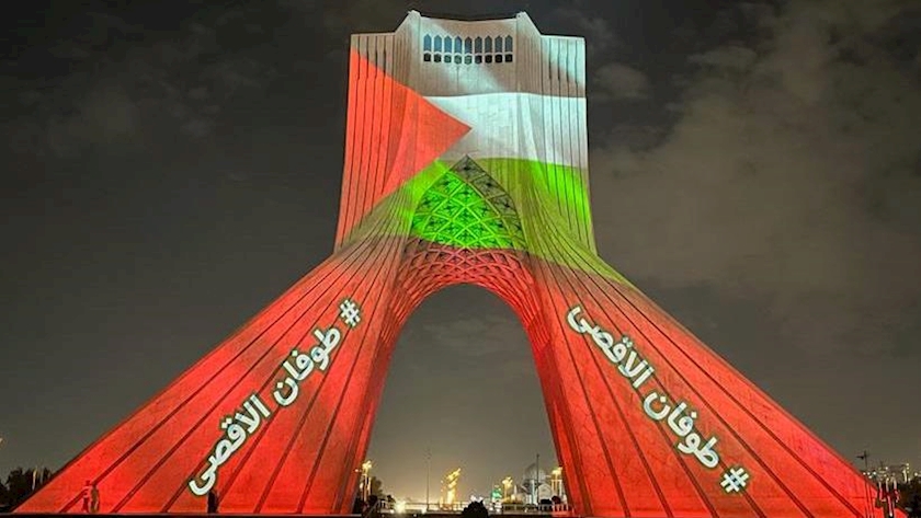 ایران پرس: ببینید؛ ویدیومپینگ طوفان الاقصی روی برج آزادی 
