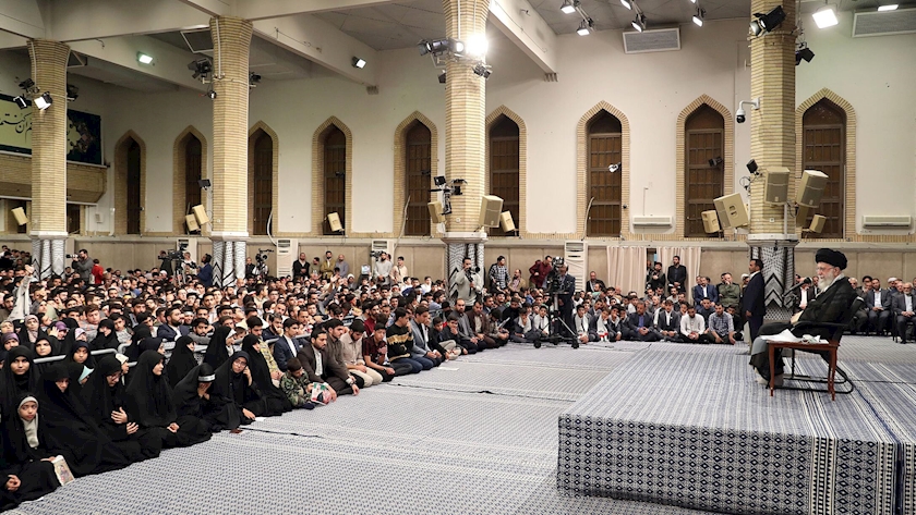 Iranpress: دیدگاه رهبری: مرگ بر آمریکا یک شعار نیست؛ یک خط‌مشی است